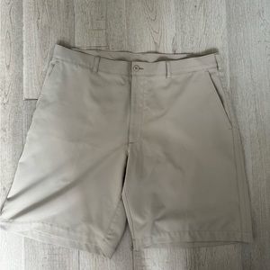 Men’s khaki shorts